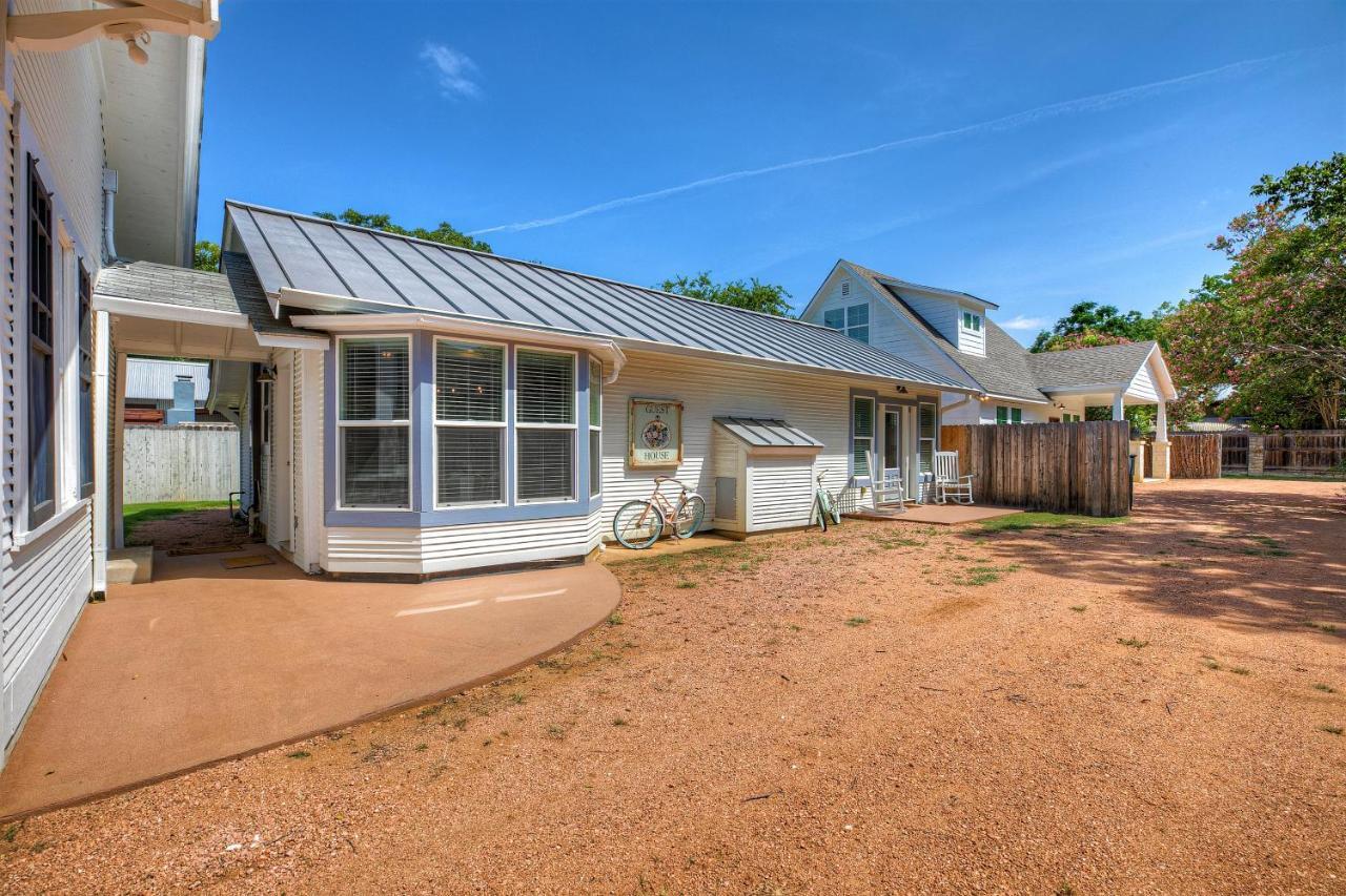 Luxury Combo Walk To Main With Hot Tub-Firepit Villa Fredericksburg Exterior foto