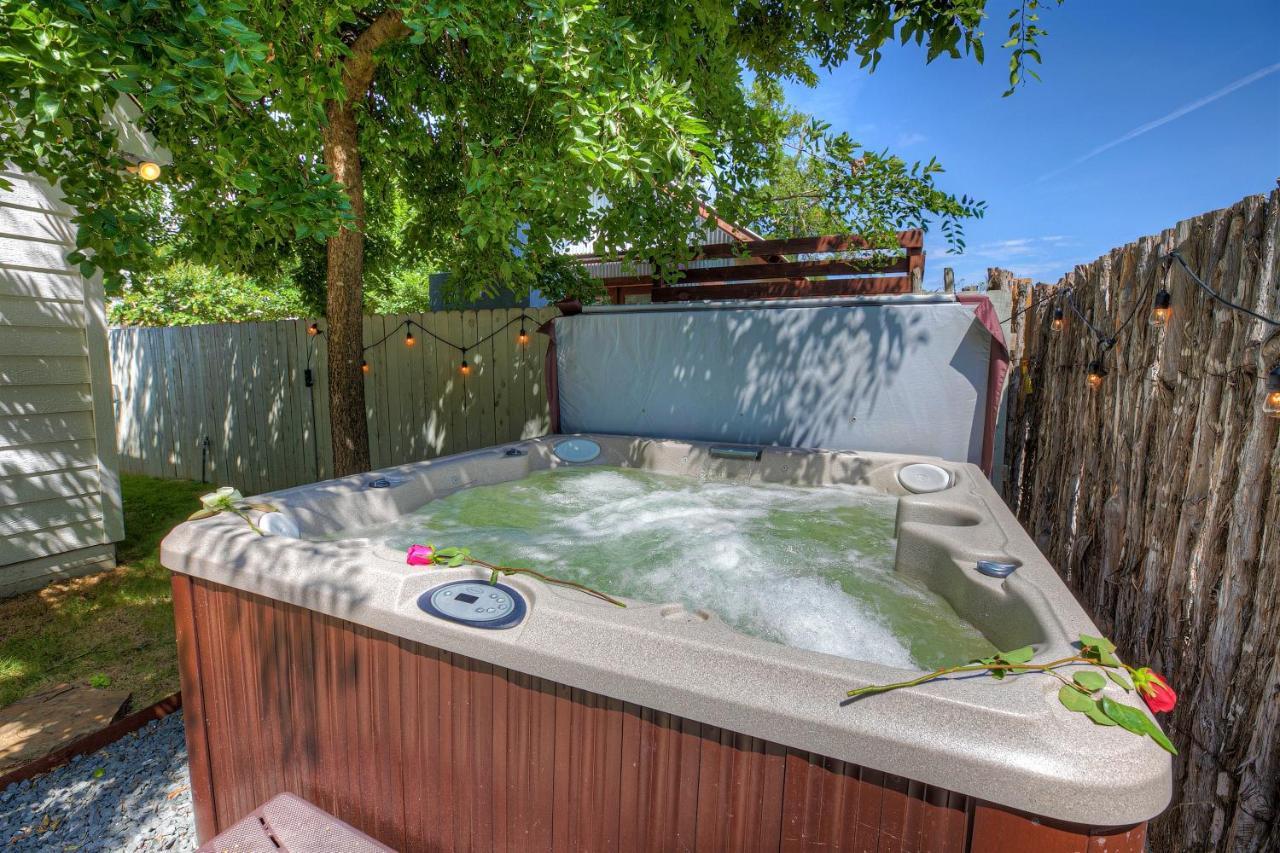 Luxury Combo Walk To Main With Hot Tub-Firepit Villa Fredericksburg Exterior foto